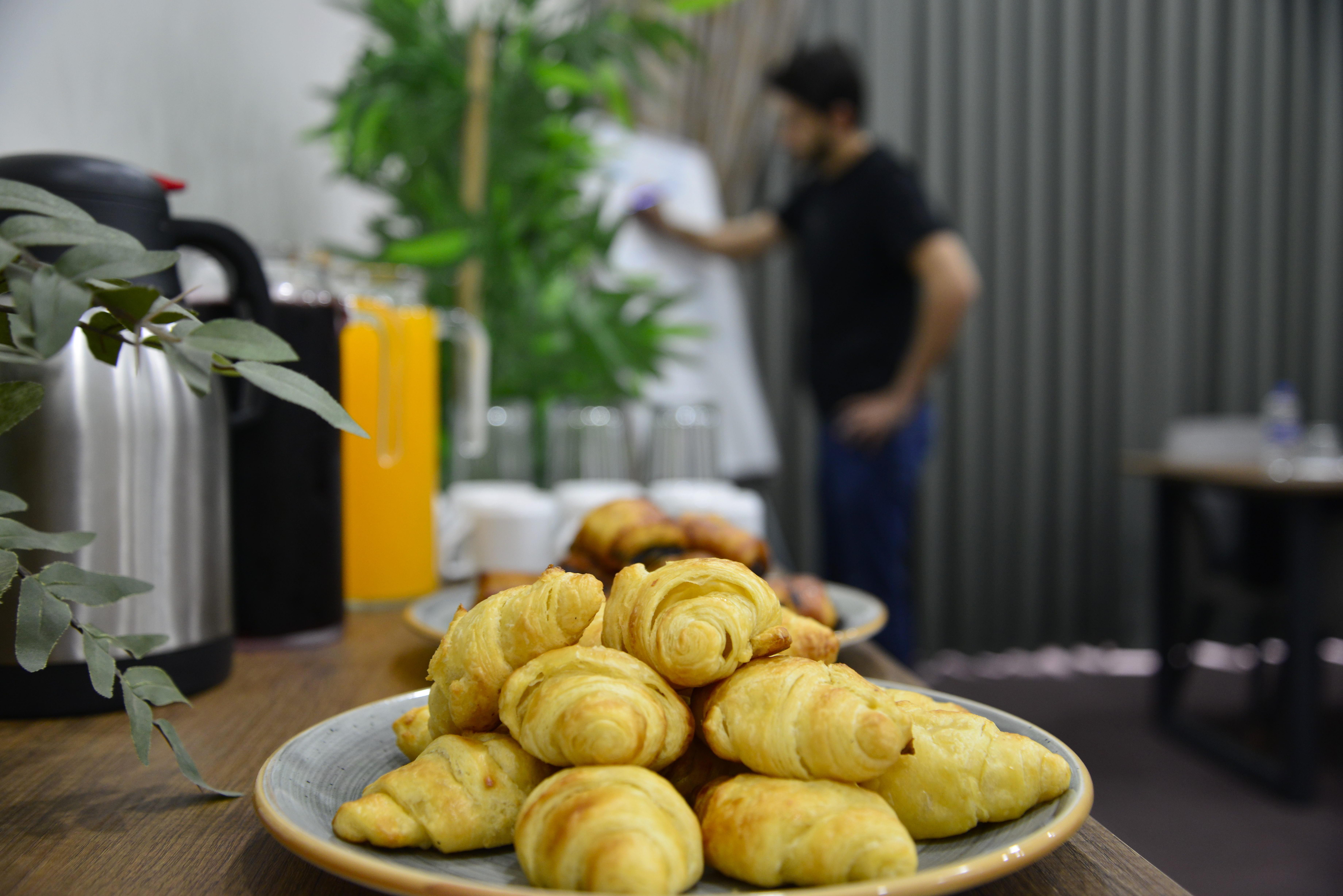 Hidden Hills Hotel Istanbul Airport Buitenkant foto A plate of cheese pastry