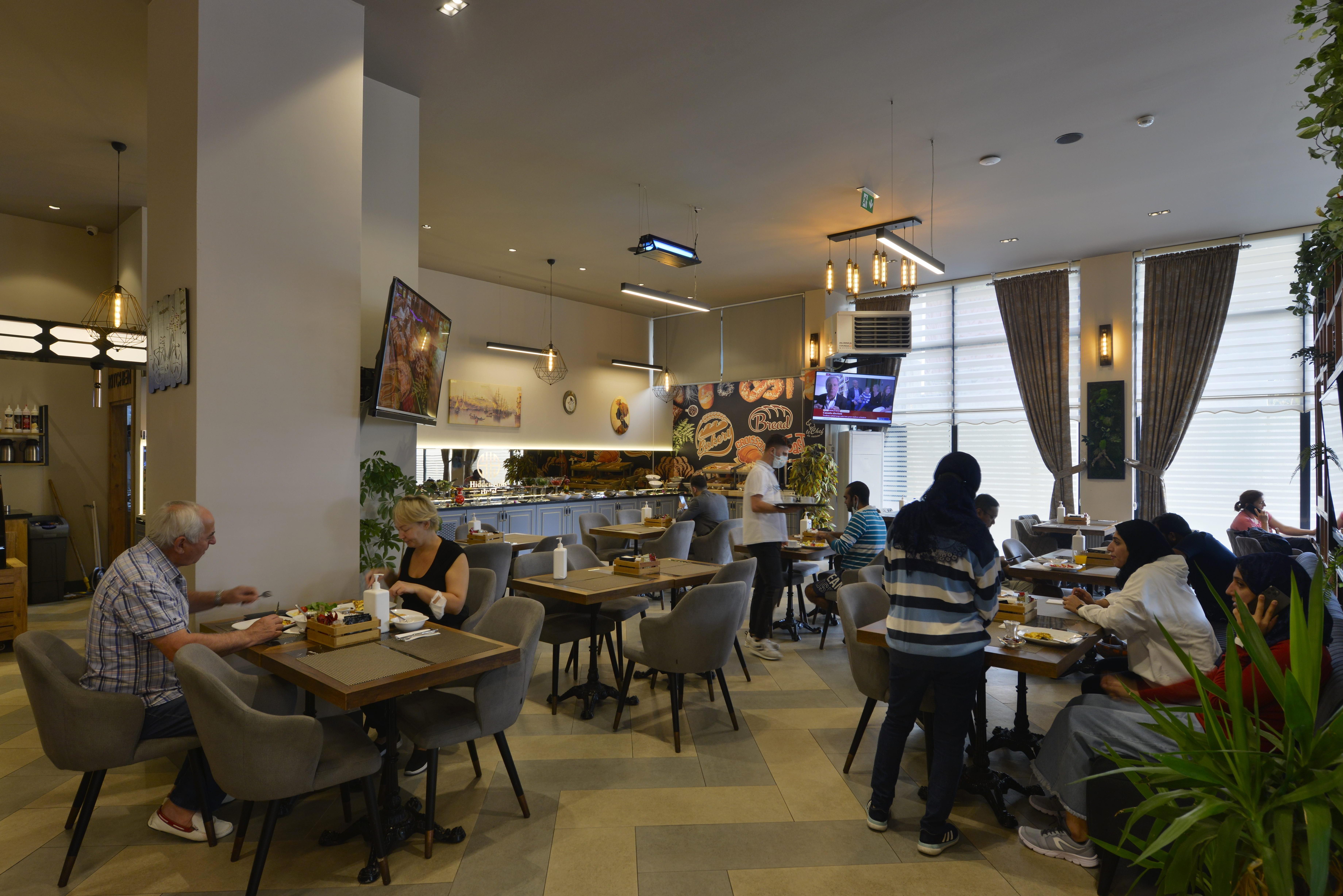 Hidden Hills Hotel Istanbul Airport Buitenkant foto Interior of a restaurant in Tehran