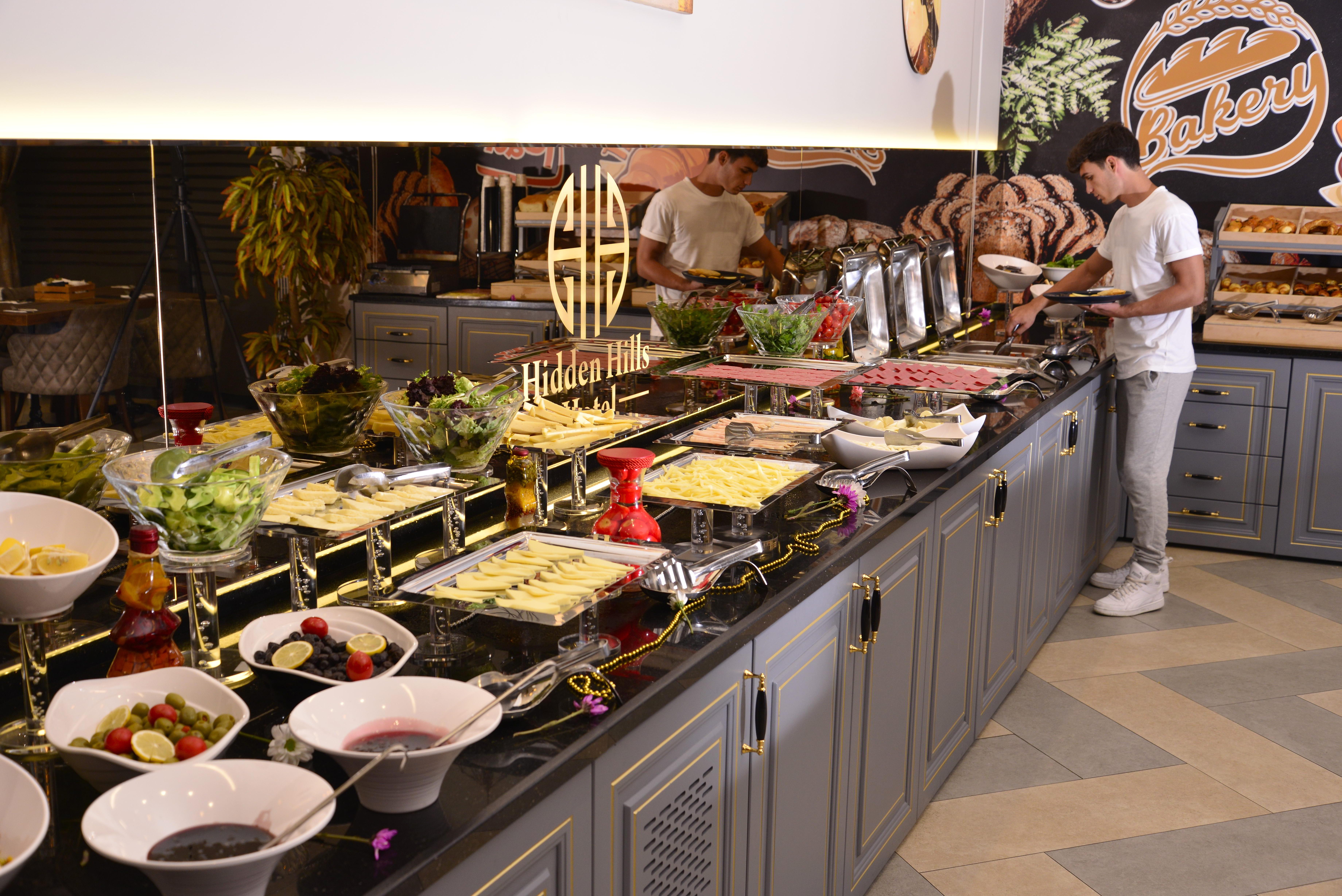 Hidden Hills Hotel Istanbul Airport Buitenkant foto A buffet at a restaurant