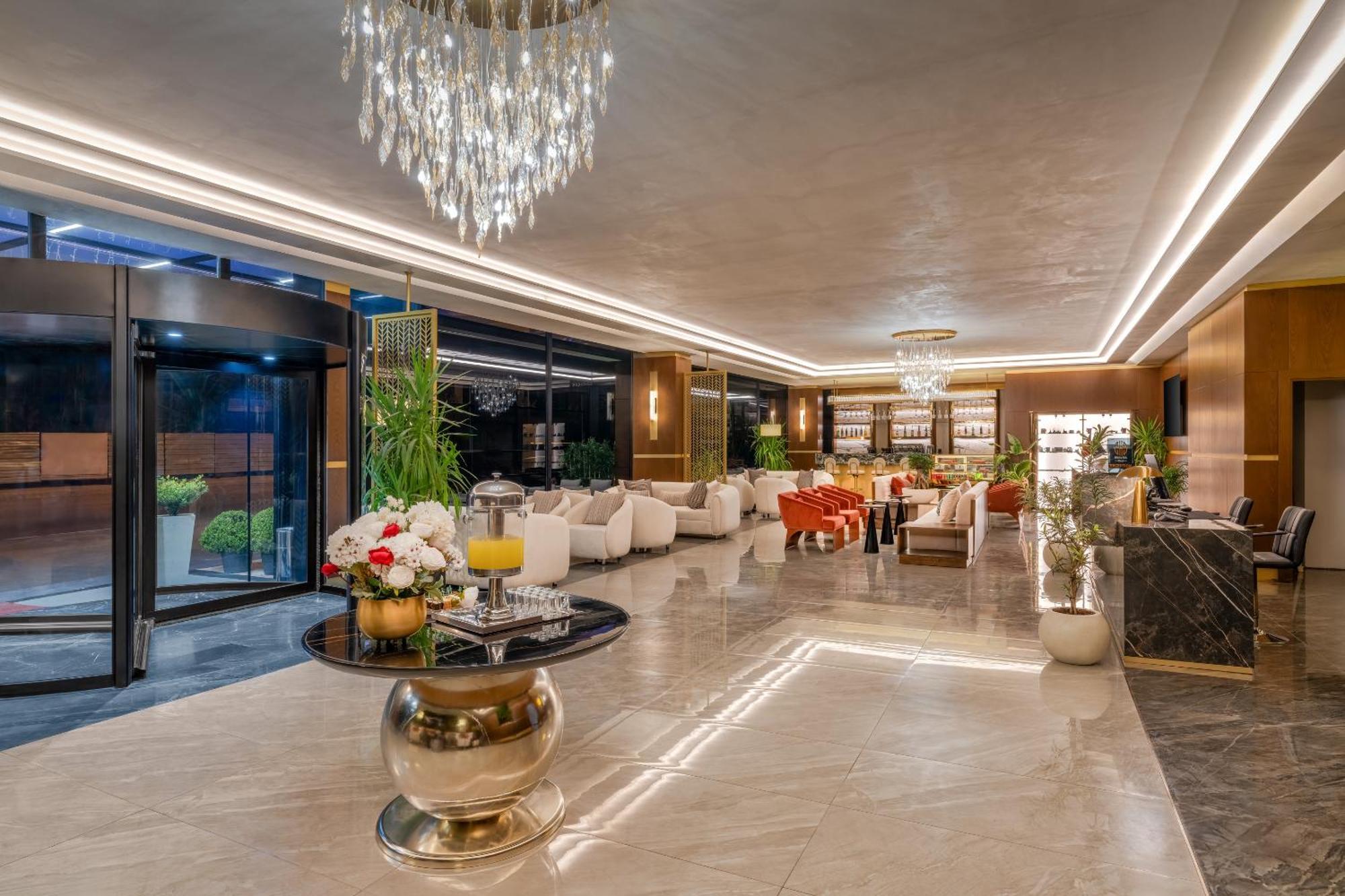 Hidden Hills Hotel Istanbul Airport Buitenkant foto Lobby